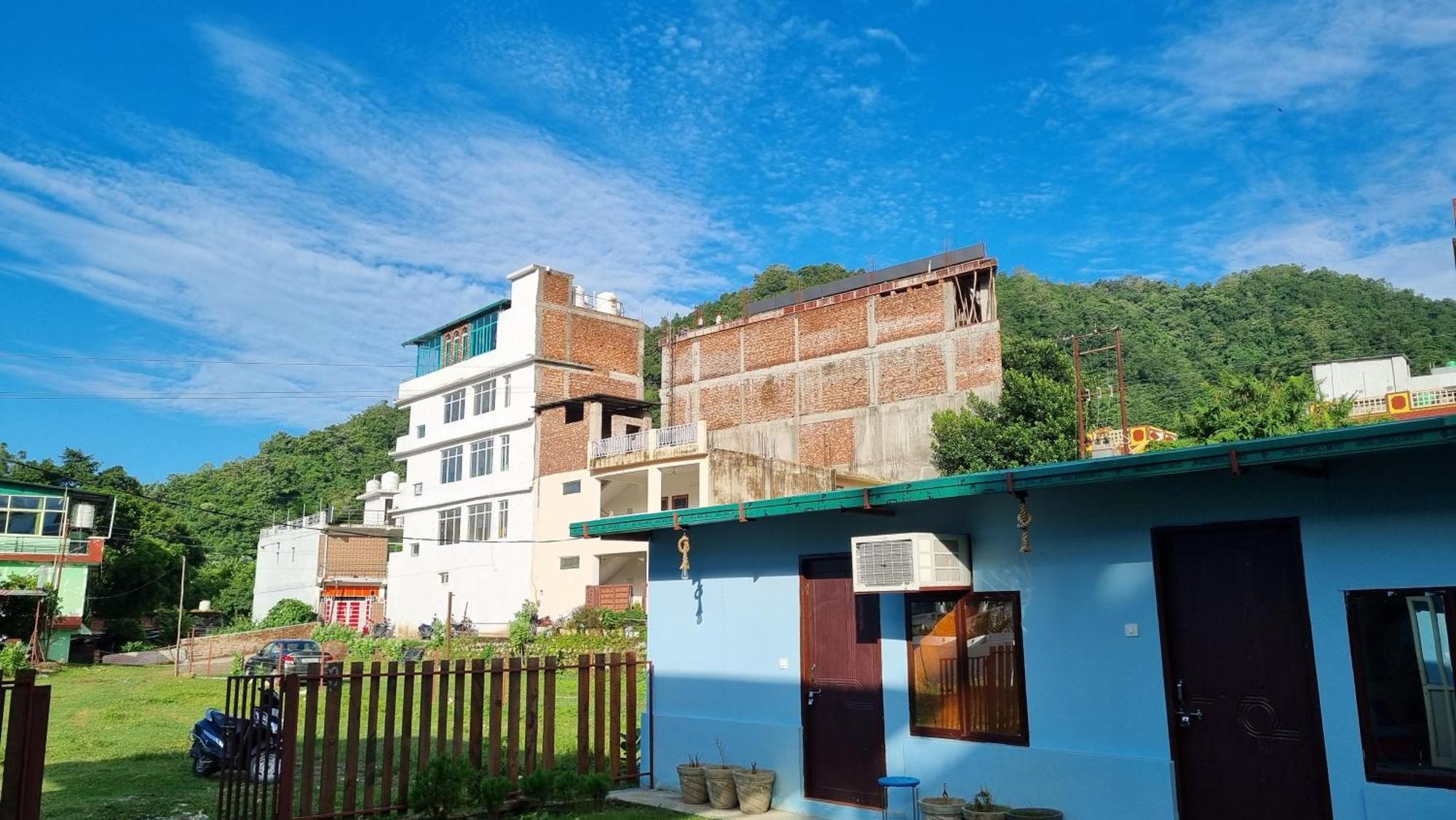 Landlopers Hostel Rishīkesh Exterior foto